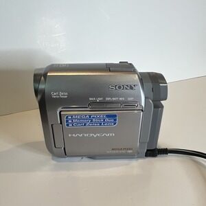 Sony Handycam DCR-HC40 MiniDV Silver 12x Zoom NightShot+ Case AC Adapter